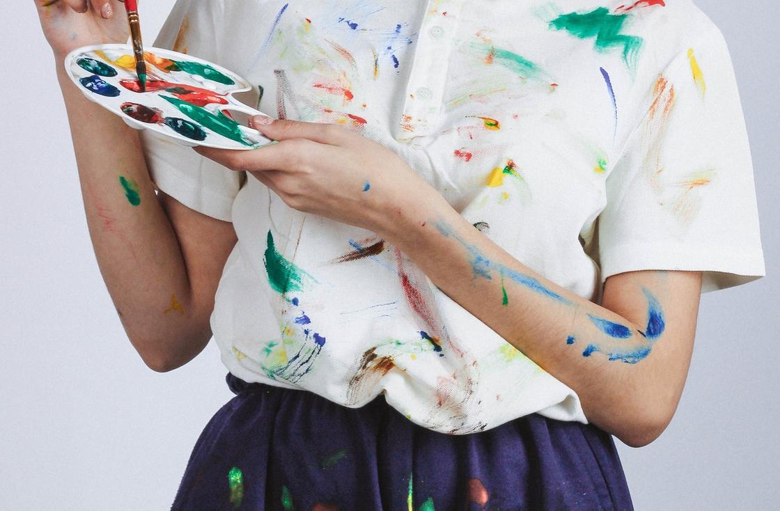 Одежда с пятнами краски