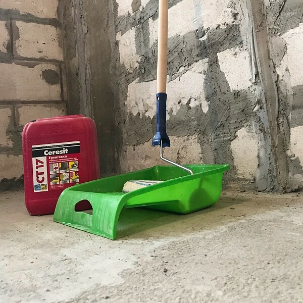 Требуемое количество грунтовки зависит от типа основания, количества слоев, впитывающей способности и т д