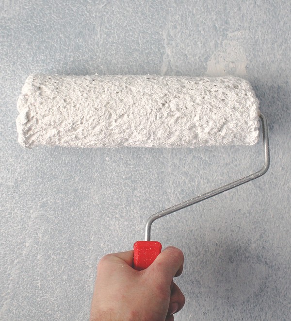 Если говорить о том, сколько времени сохнет грунтовка на стенах перед шпаклевкой, то это зависит от количества слоев нанесенного вещества. На один слой состава для неглубокого проникновения требуется около...