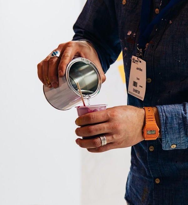 Перед началом работы с тканью ознакомьтесь с инструкцией на упаковке. Также необходимо подготовить маску, защитную одежду и перчатки. В чистом виде состав используется редко, чаще в разбавленном...