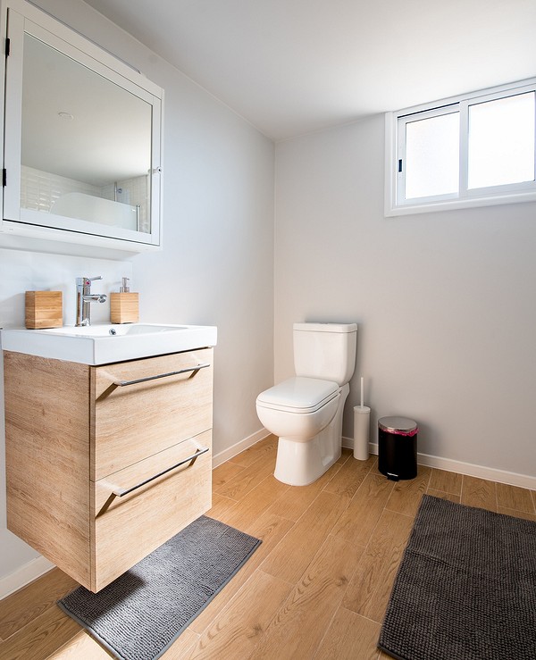 Если комната небольшая, вам определенно подойдет светлый оттенок. Это сделает комнату свежей и светлой. Выбирая темные или светлые теплые тона, вы рискуете, что этот цвет станет...