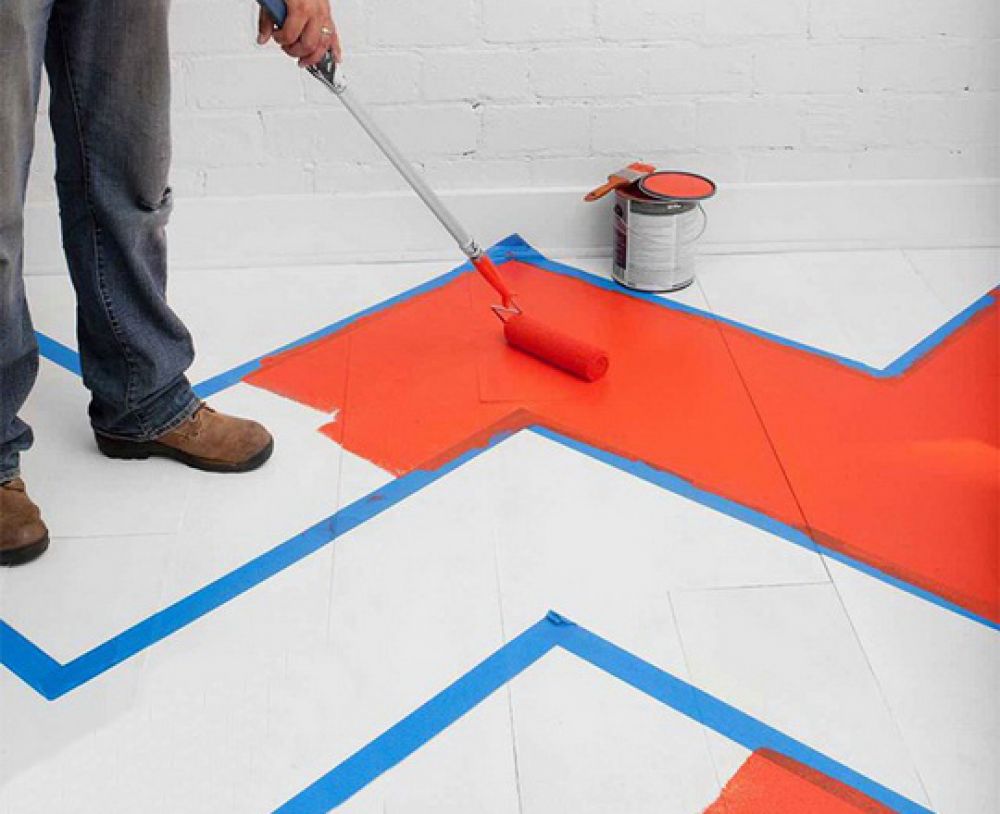 Покраска плитки на полу в ванной Покраска плитки на полу в ванной