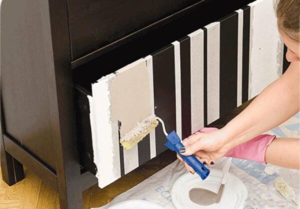 Нанесение краски валиком